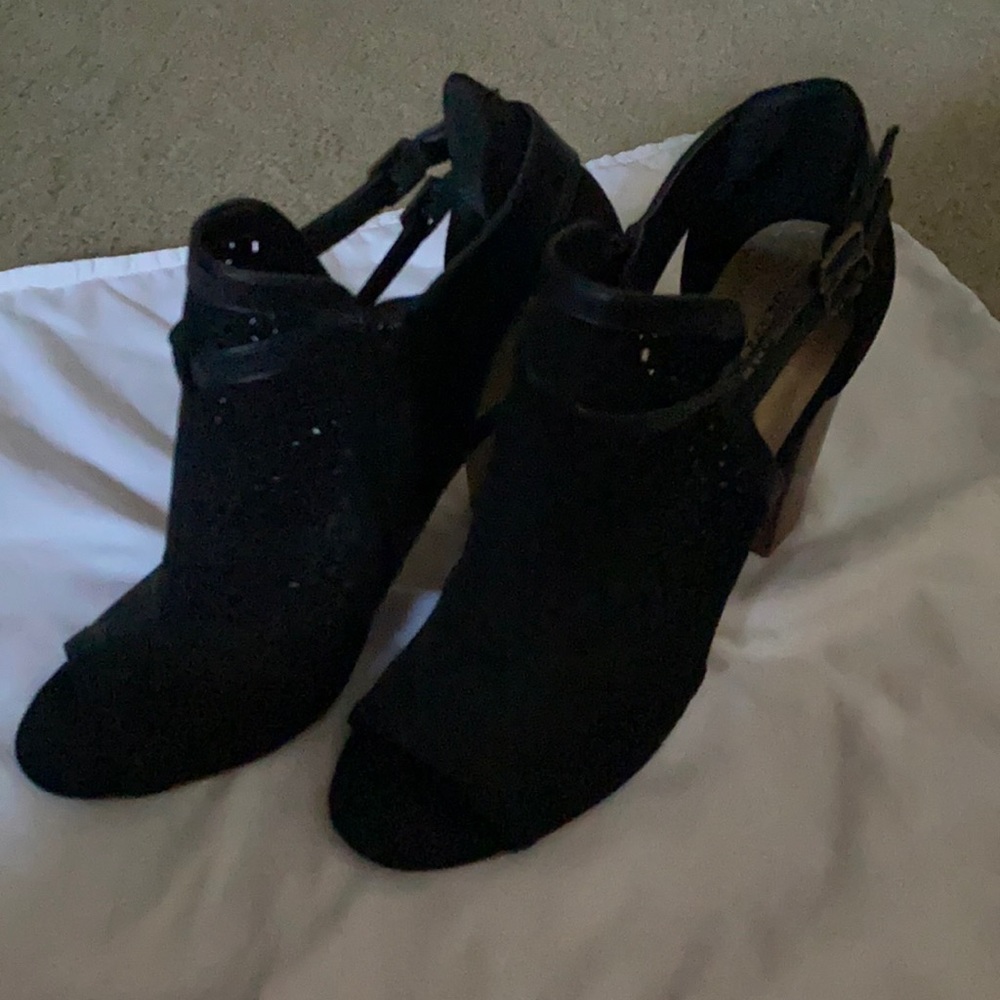 Peep toe black heels